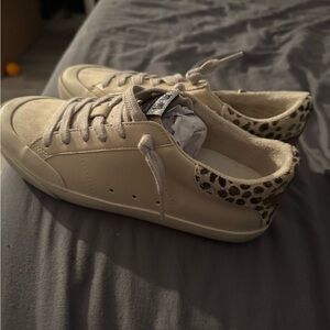 Stylish Beige Women's Sneakers with Leopard Print Detail